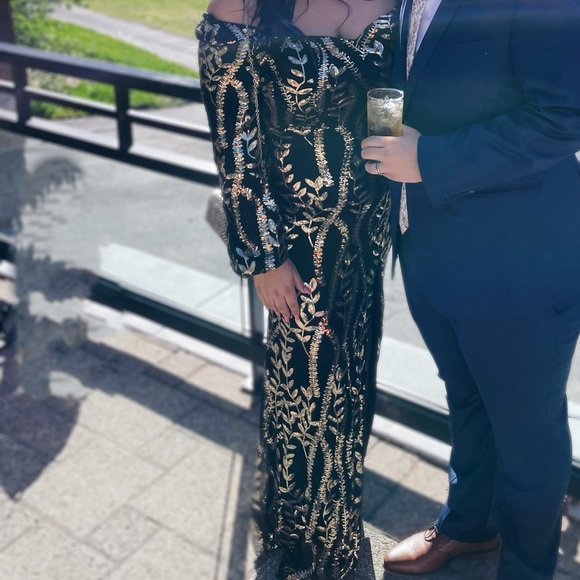 Beautiful formal dress with black and gold sequence purchased from SHEIN - Picture 3 of 4